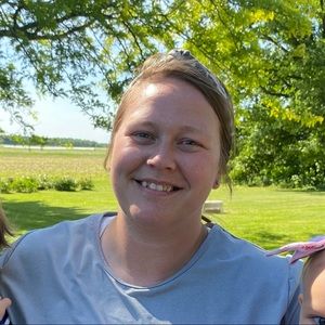 Meet your Posher, Laura